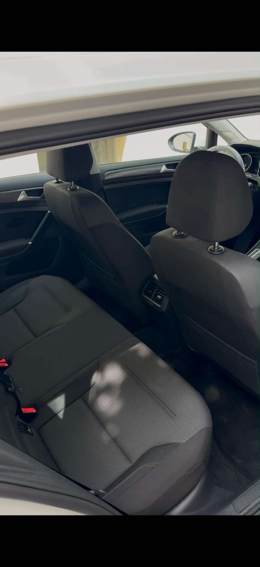 Wnętrze auta po detailingu Shine4u